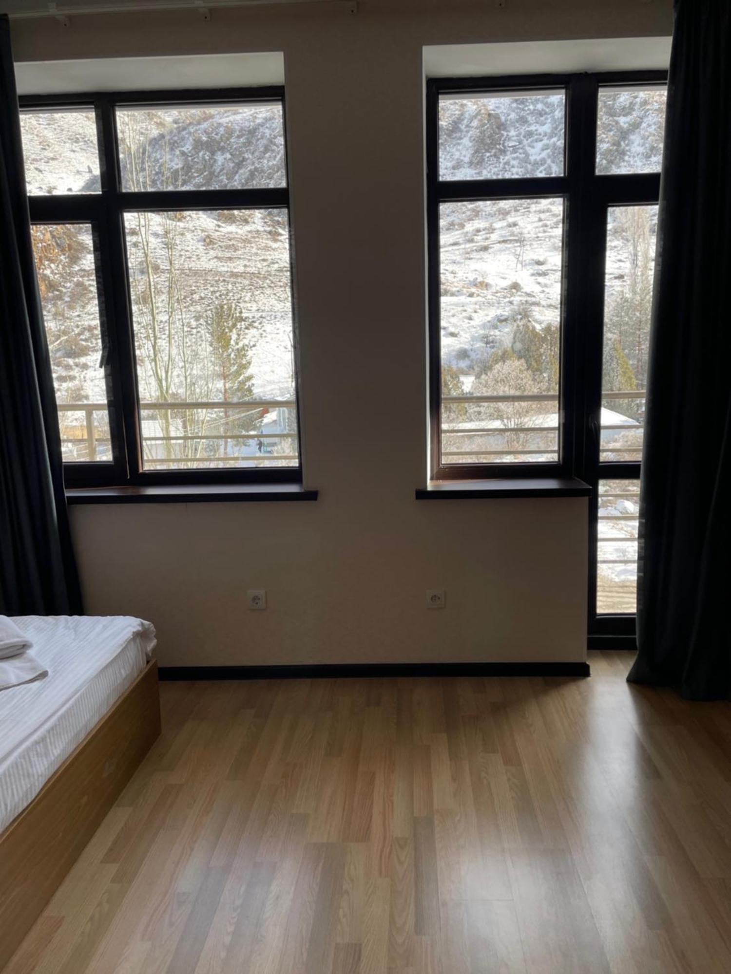Issyk Ata Retreat Hotel Gorno-Serafimovka ภายนอก รูปภาพ